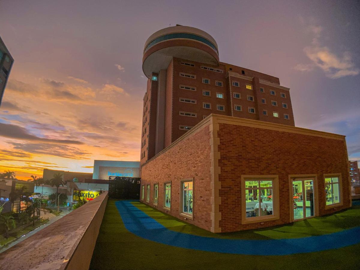 Hotel Dann Carlton Barranquilla Y Centro De Convenciones ภายนอก รูปภาพ The hospital at sunset