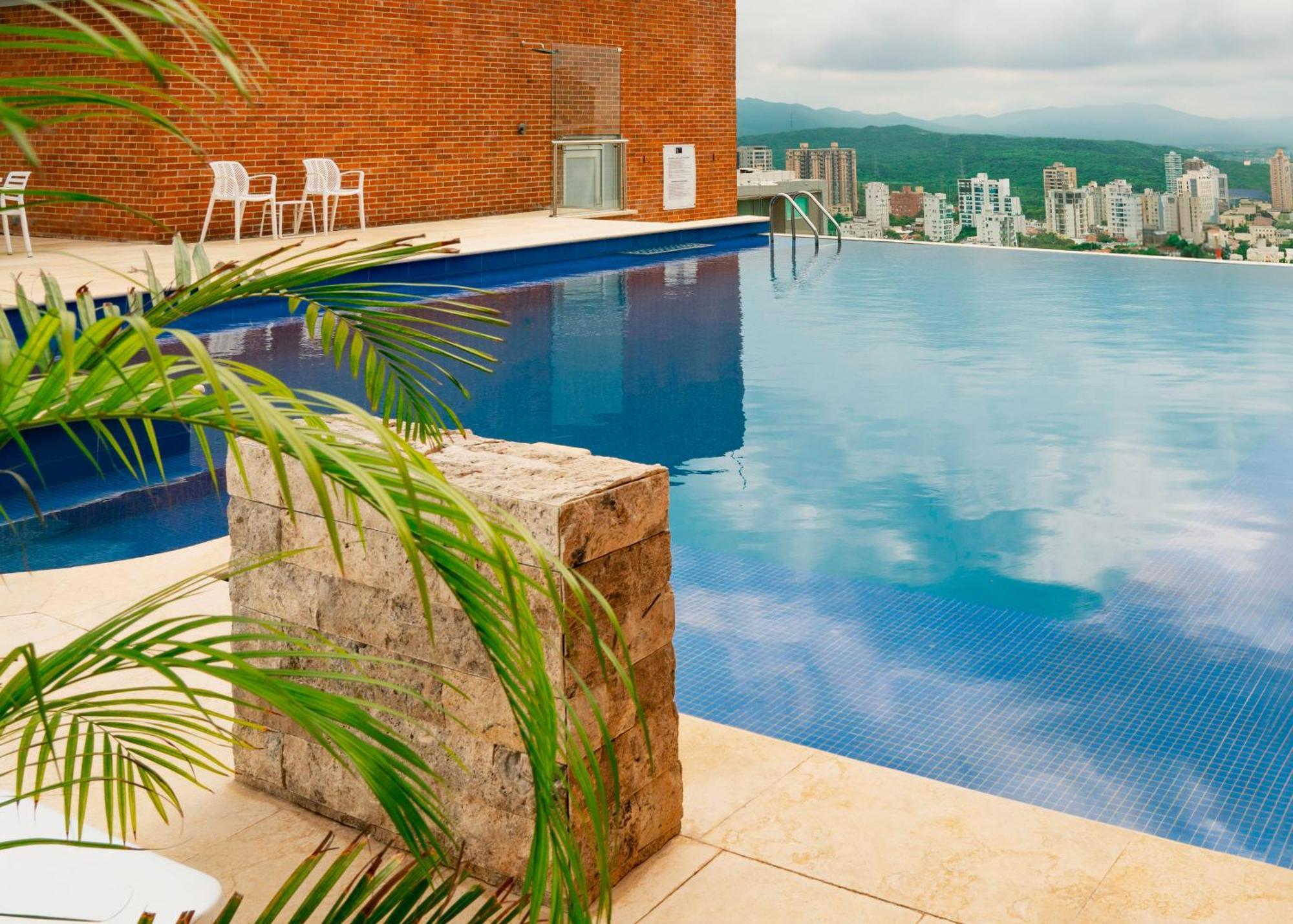Hotel Dann Carlton Barranquilla Y Centro De Convenciones ภายนอก รูปภาพ Infinity pool