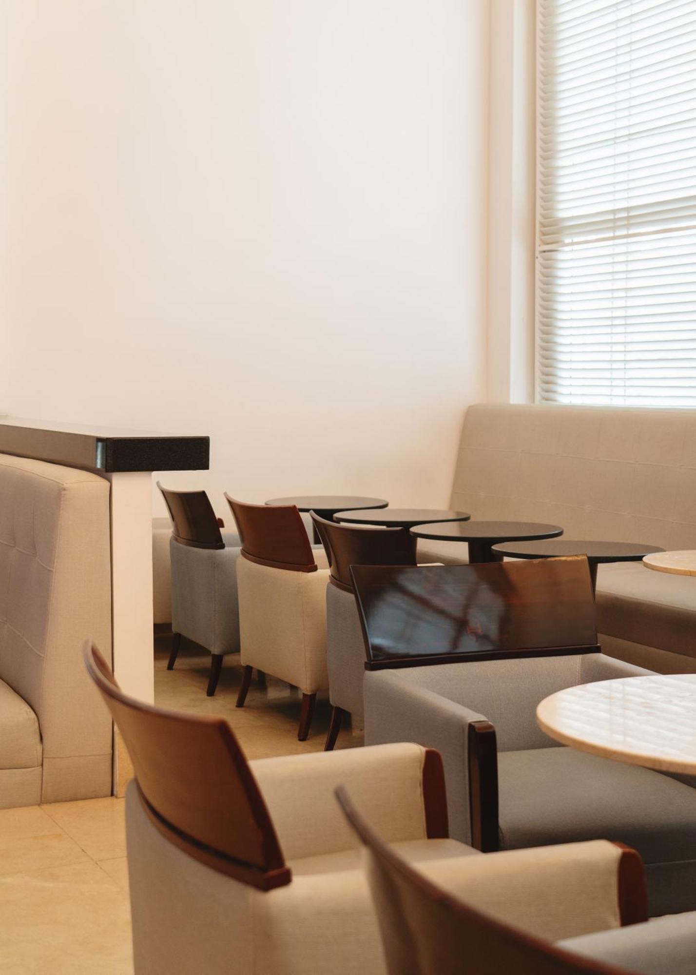 Hotel Dann Carlton Barranquilla Y Centro De Convenciones ภายนอก รูปภาพ The interior of the restaurant