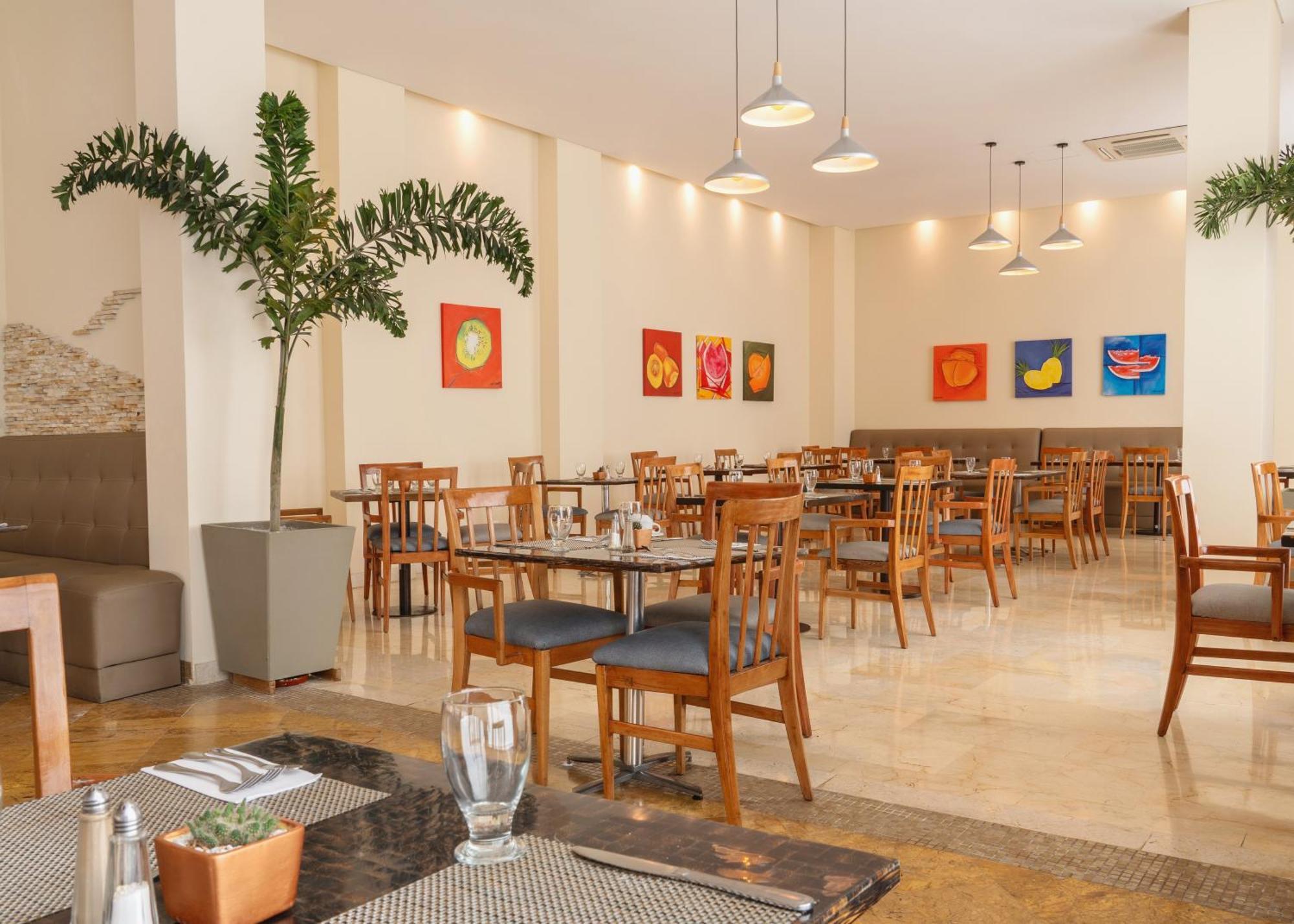 Hotel Dann Carlton Barranquilla Y Centro De Convenciones ภายนอก รูปภาพ The restaurant