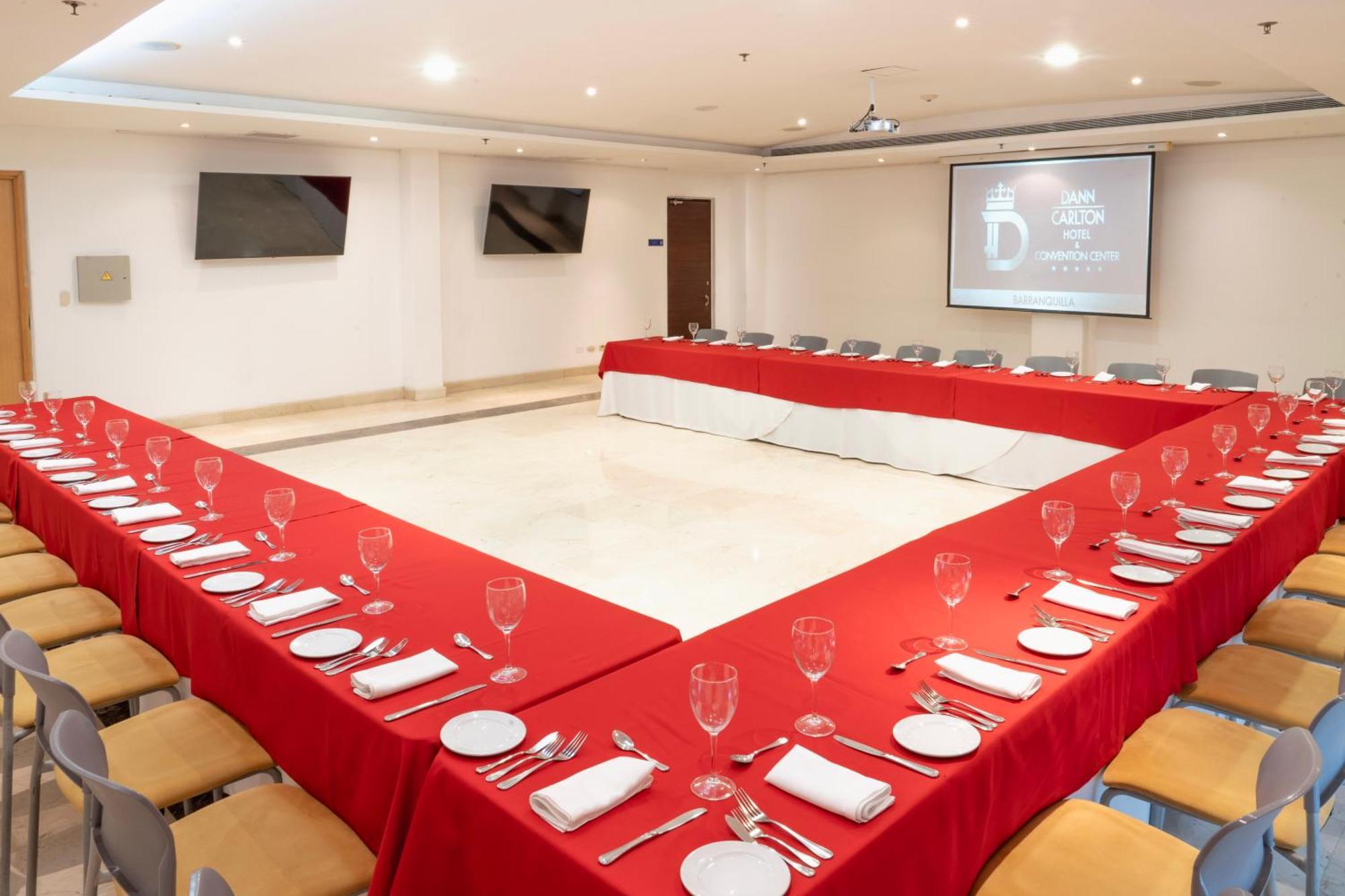Hotel Dann Carlton Barranquilla Y Centro De Convenciones ภายนอก รูปภาพ The U-shaped table