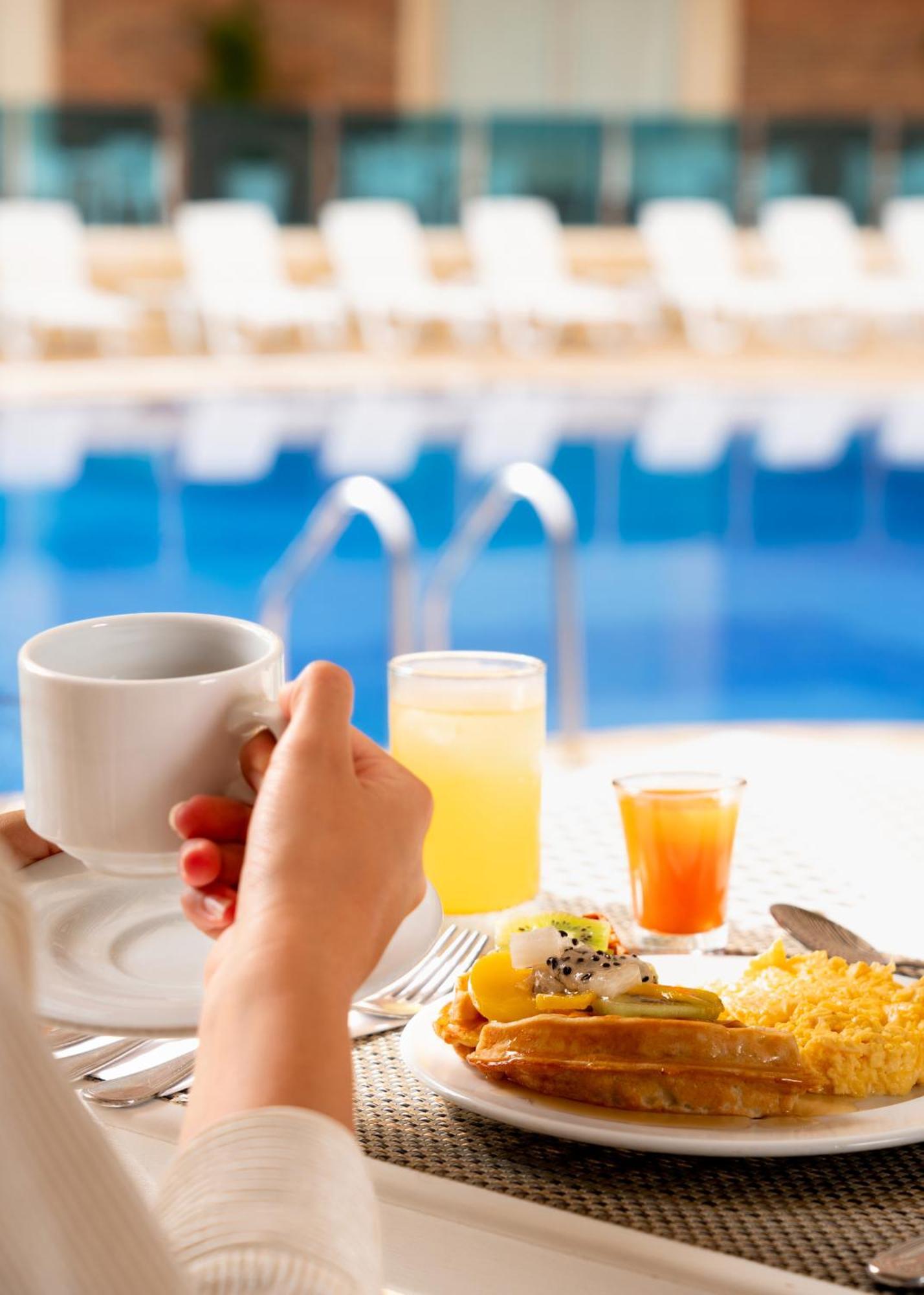 Hotel Dann Carlton Barranquilla Y Centro De Convenciones ภายนอก รูปภาพ A breakfast with orange juice
